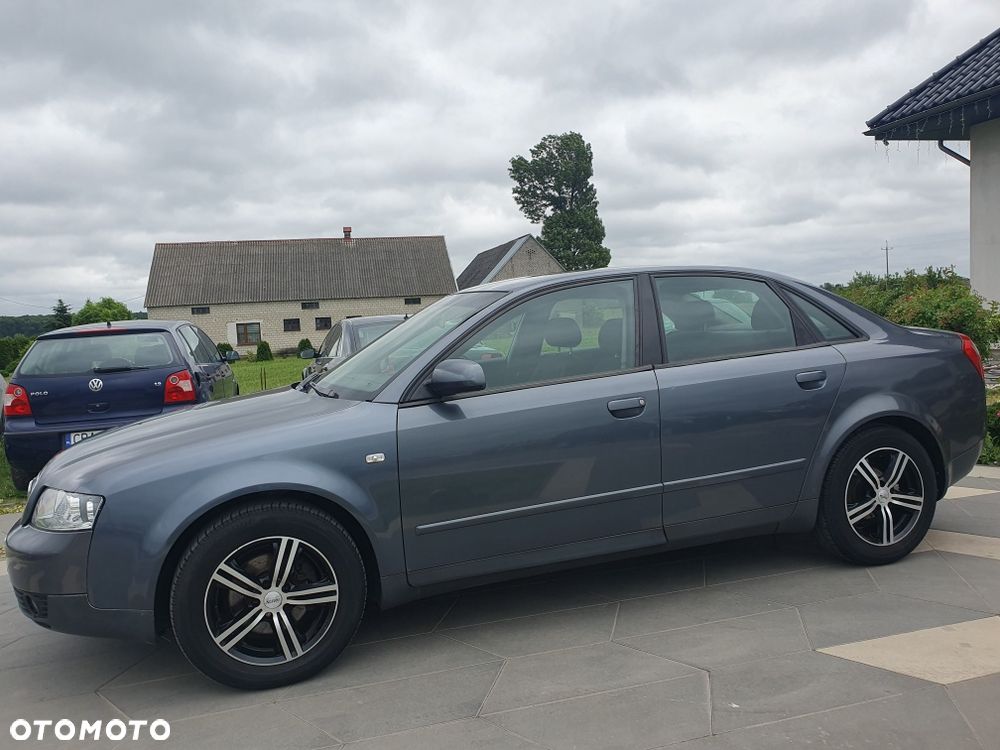 Audi A4 Limousine - 8