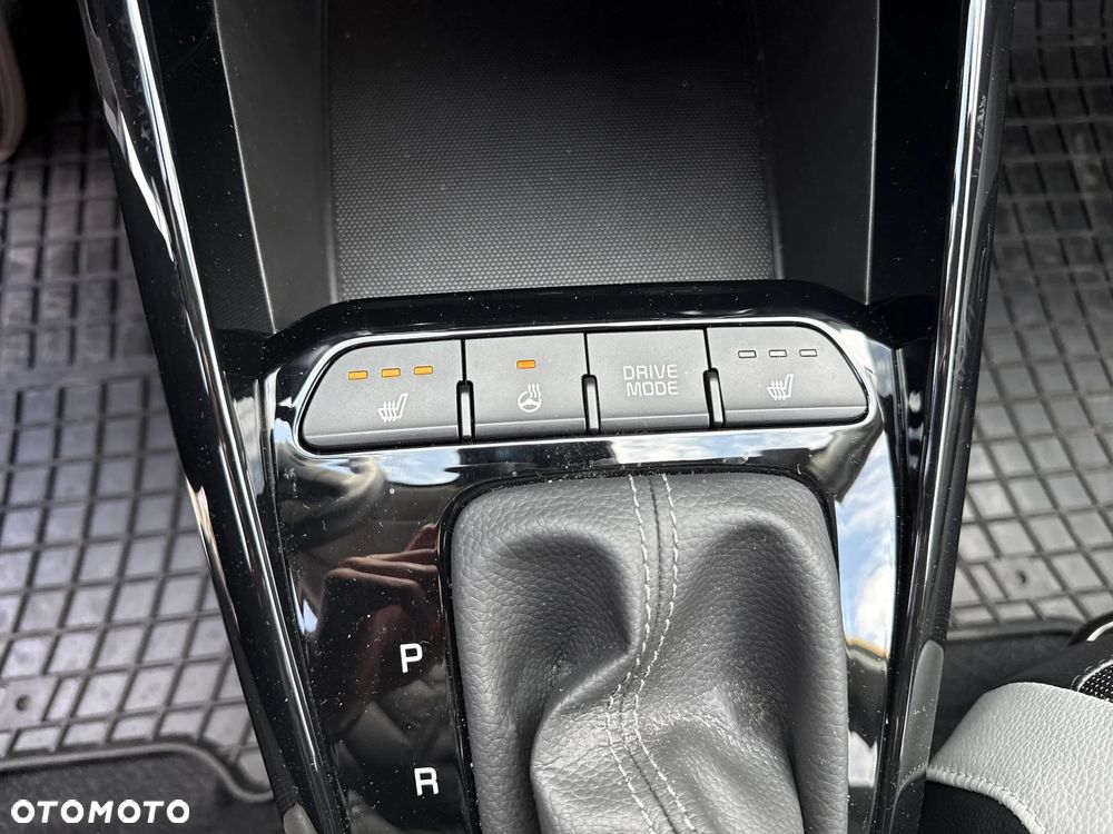 Kia Stonic 1.0 T-GDI L Business Line DCT - 23