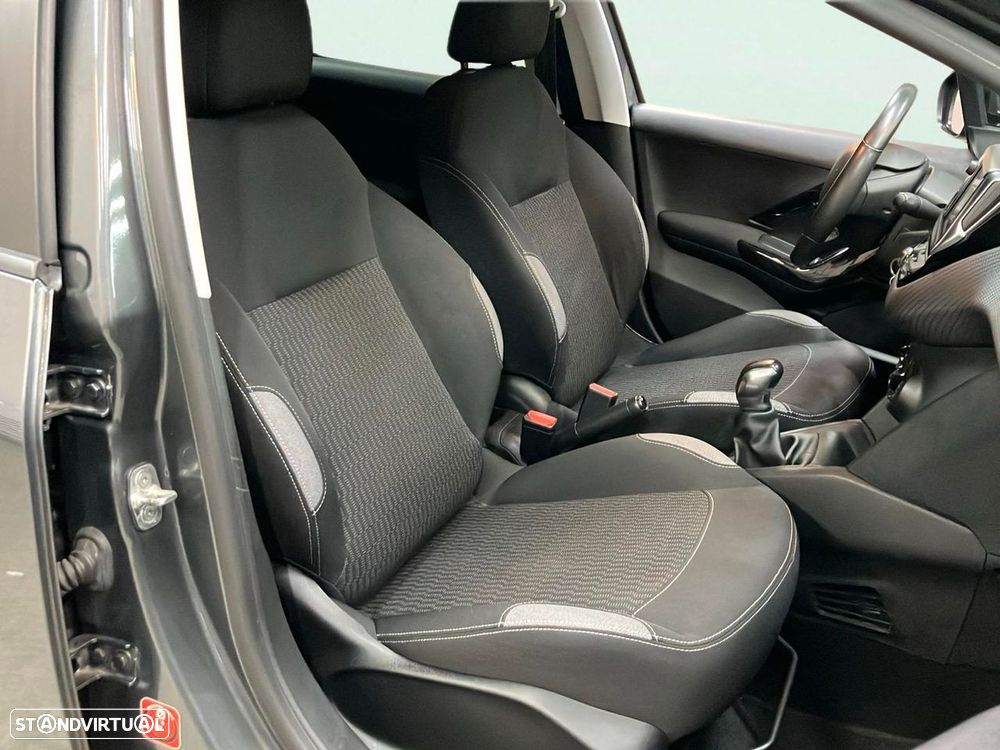 Peugeot 208 - 15