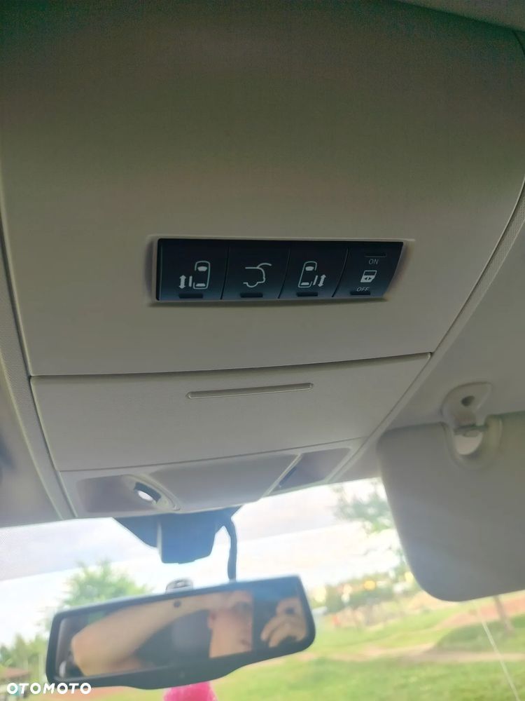 Chrysler Town & Country - 16