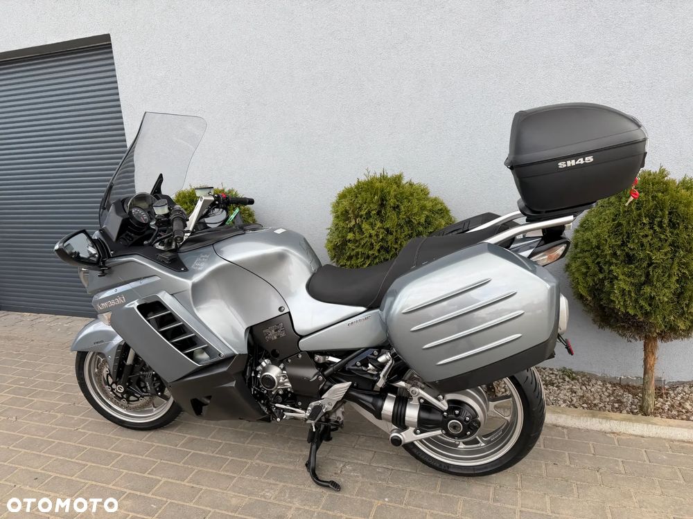 Kawasaki GTR - 5