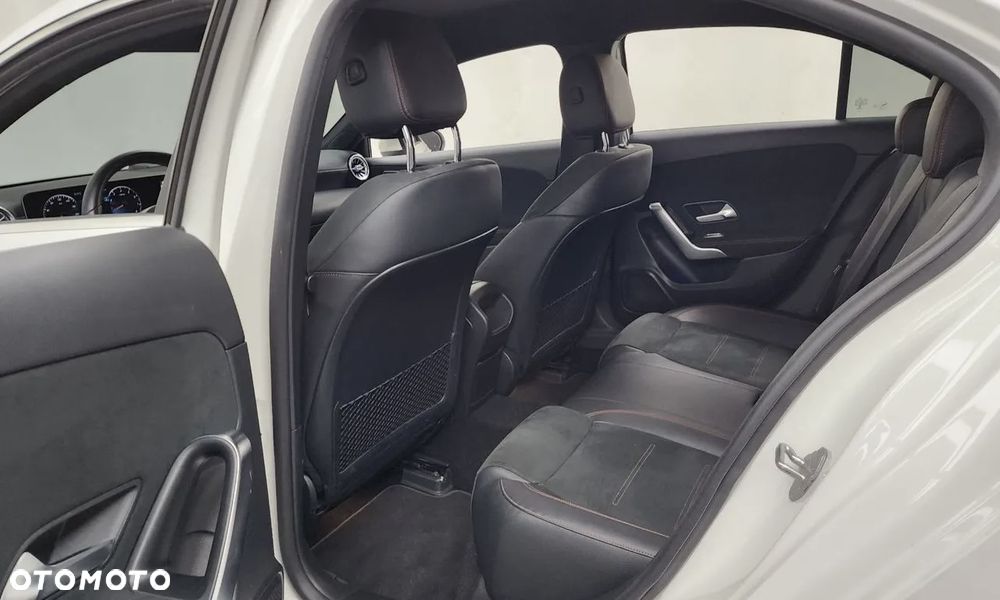 Mercedes-Benz Klasa A 220 4Matic 7G-DCT - 19