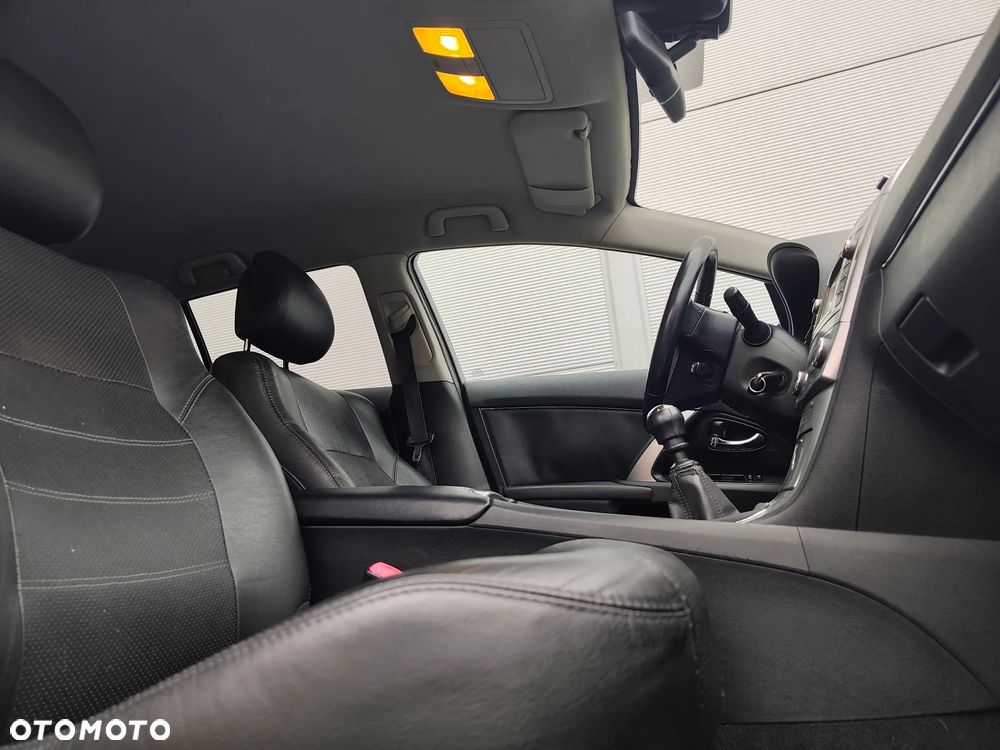 Toyota Avensis 2.0 D-4D Comfort - 27