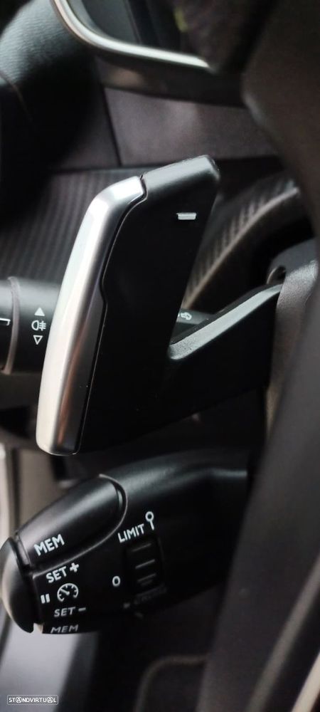 Peugeot 2008 1.2 PureTech GT EAT8 - 11