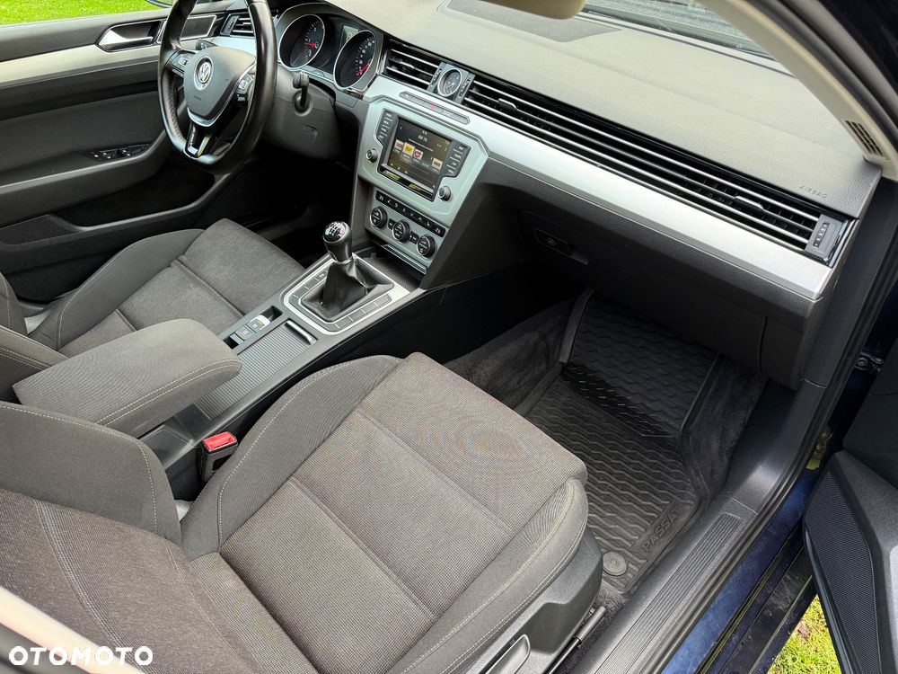 Volkswagen Passat - 10