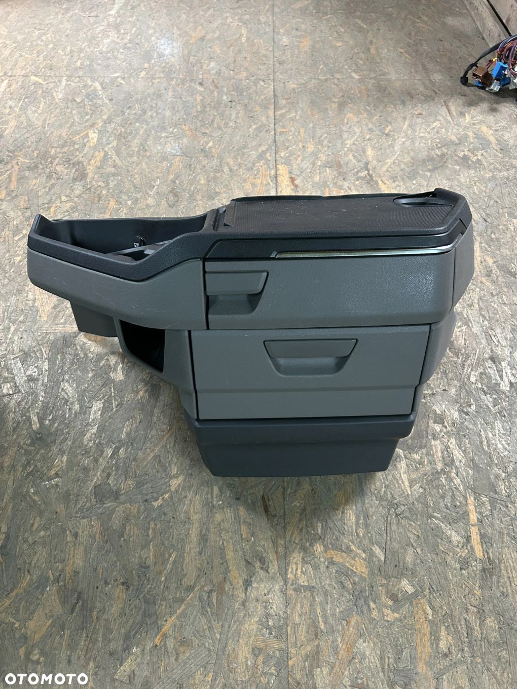 KONSOLA KOKPIT ZE SCHOWKAMI SCANIA S NTG - 1