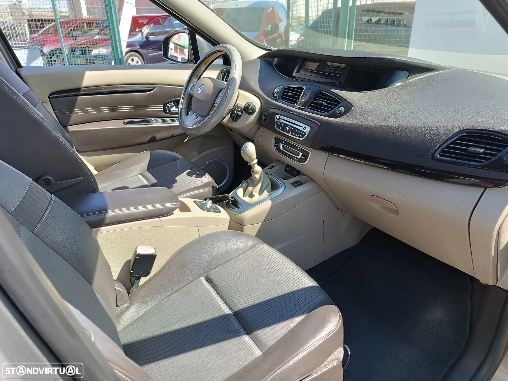 Renault Grand Scénic 1.5 dCi Luxe 7L - 26
