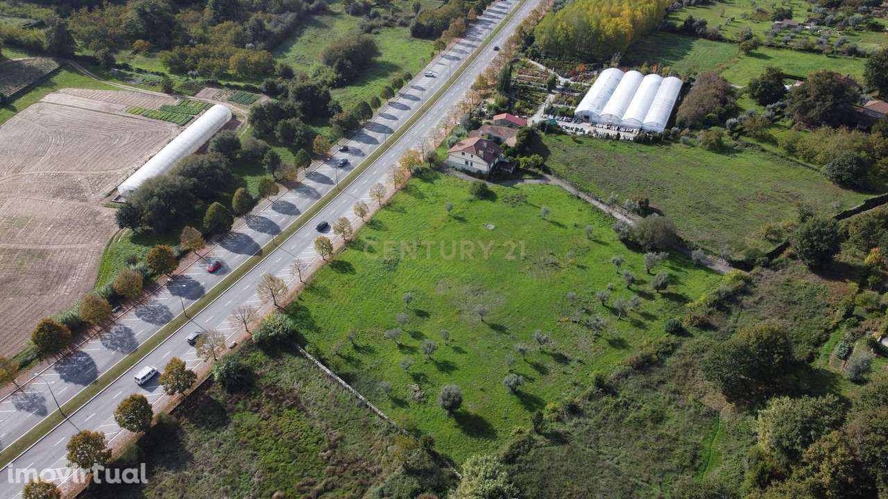 Terreno Urbanizável com moradia e anexos junto ao Hospital distrital d - Grande imagem: 2/15