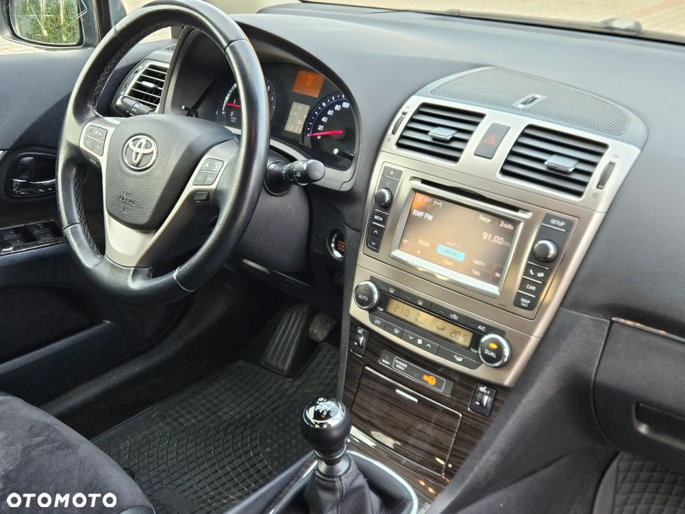 Toyota Avensis 1.8 Premium - 15