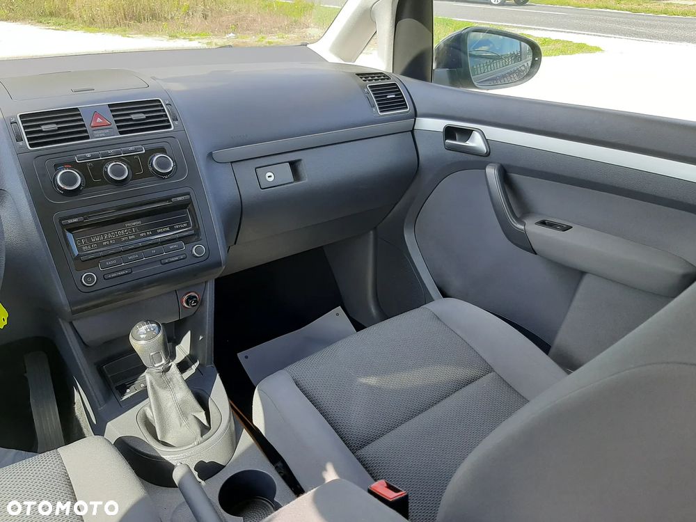Volkswagen Touran - 11