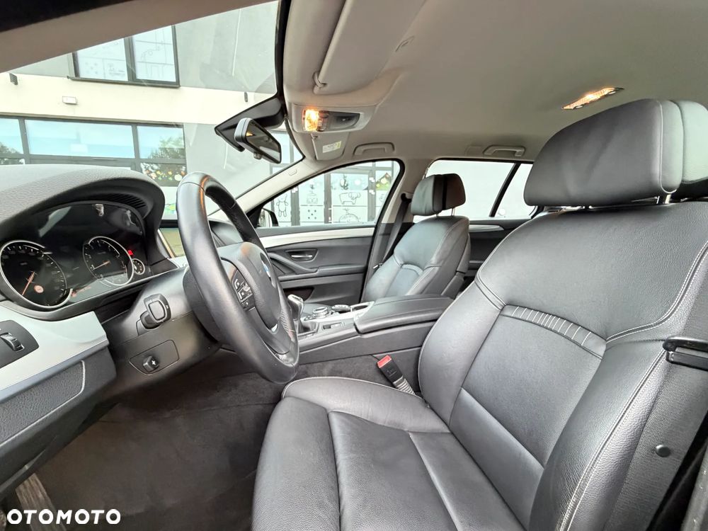 BMW Seria 5 528i Luxury Line - 16