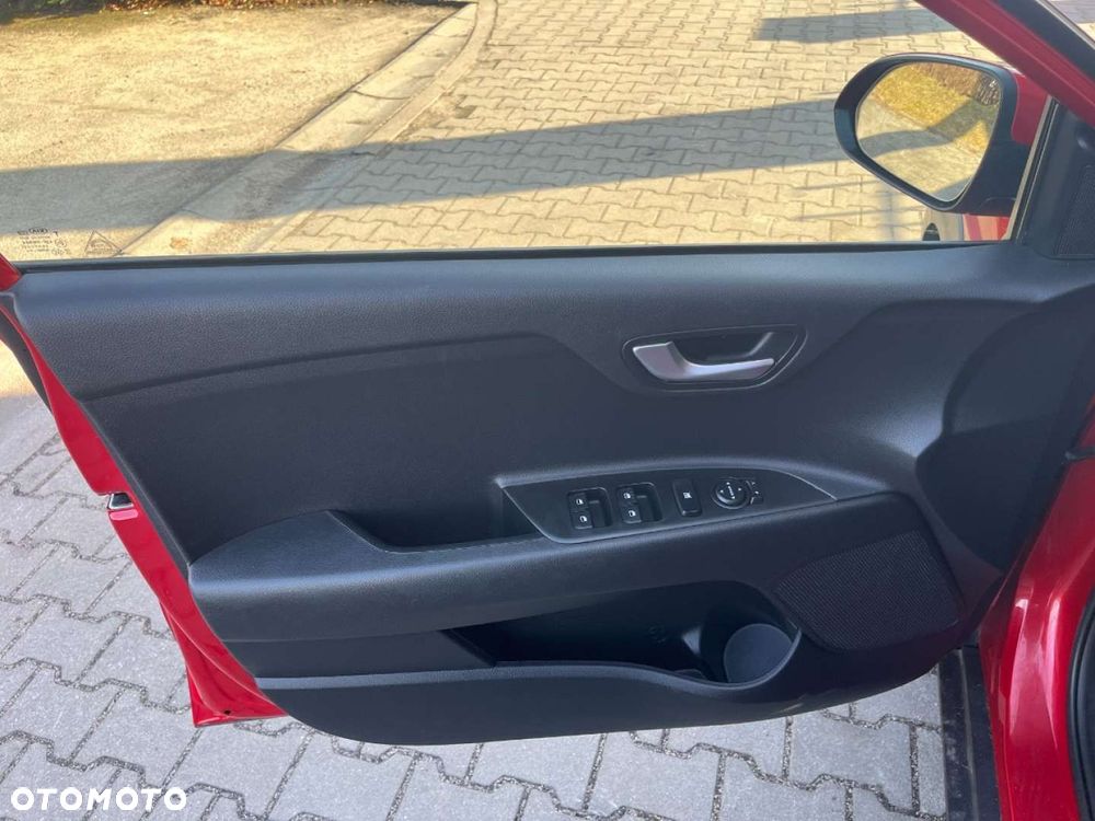 Kia Stonic 1.0 T-GDI Business Line - 26