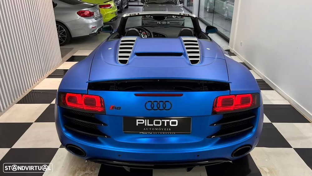 Audi R8 Spyder 5.2 FSi V10 quattro R-tronic - 10