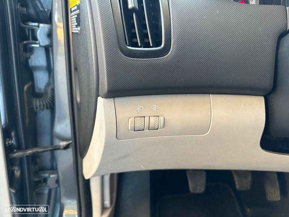Kia Ceed SW 1.6 CRDi TX - 23