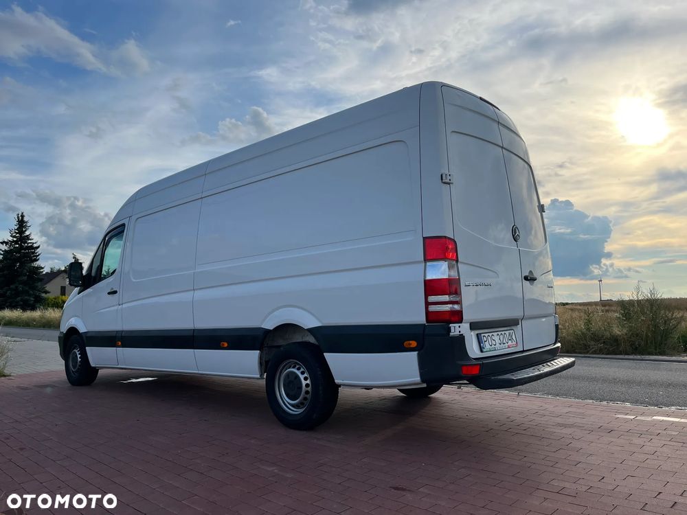 Mercedes-Benz SPRINTER 319 - 7