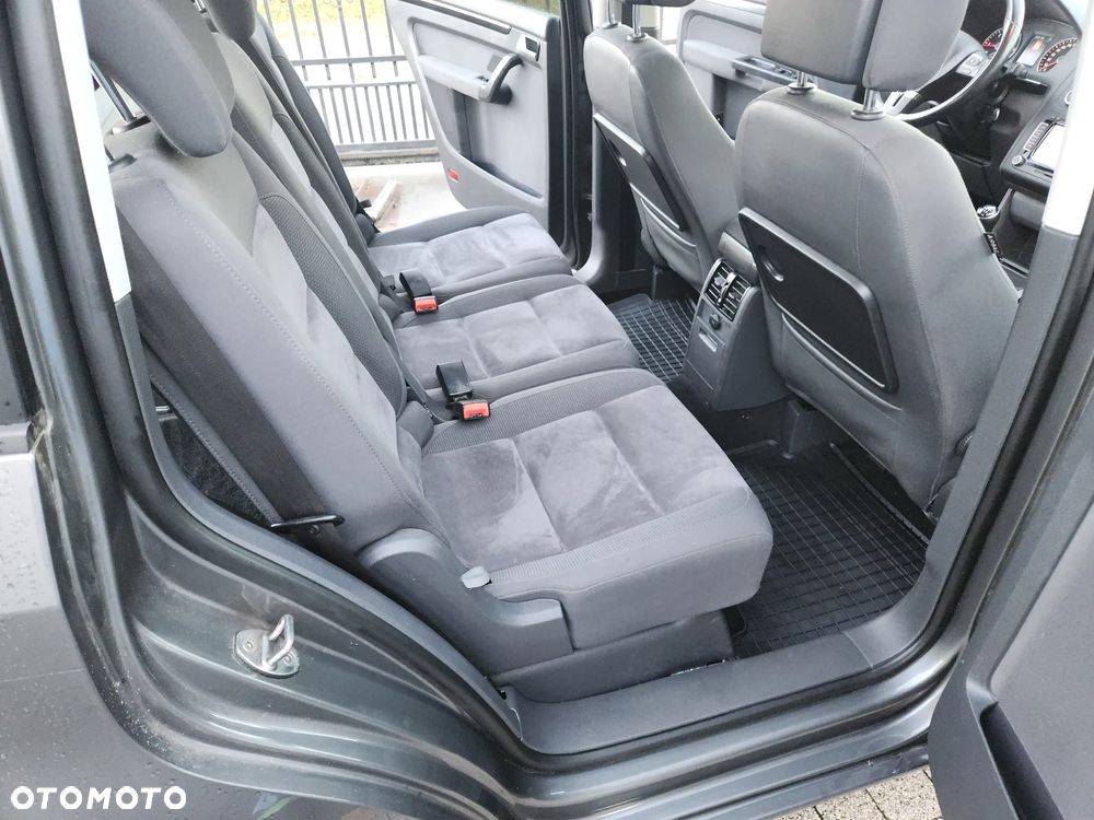 Volkswagen Touran 2.0 TDI Highline - 23