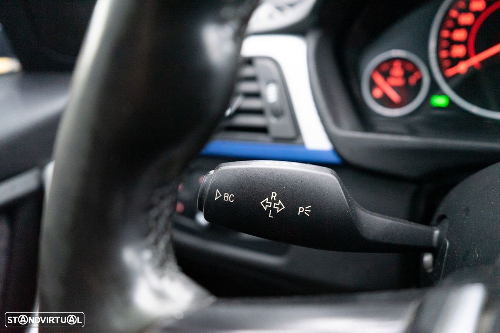 BMW 320 d Pack M - 42