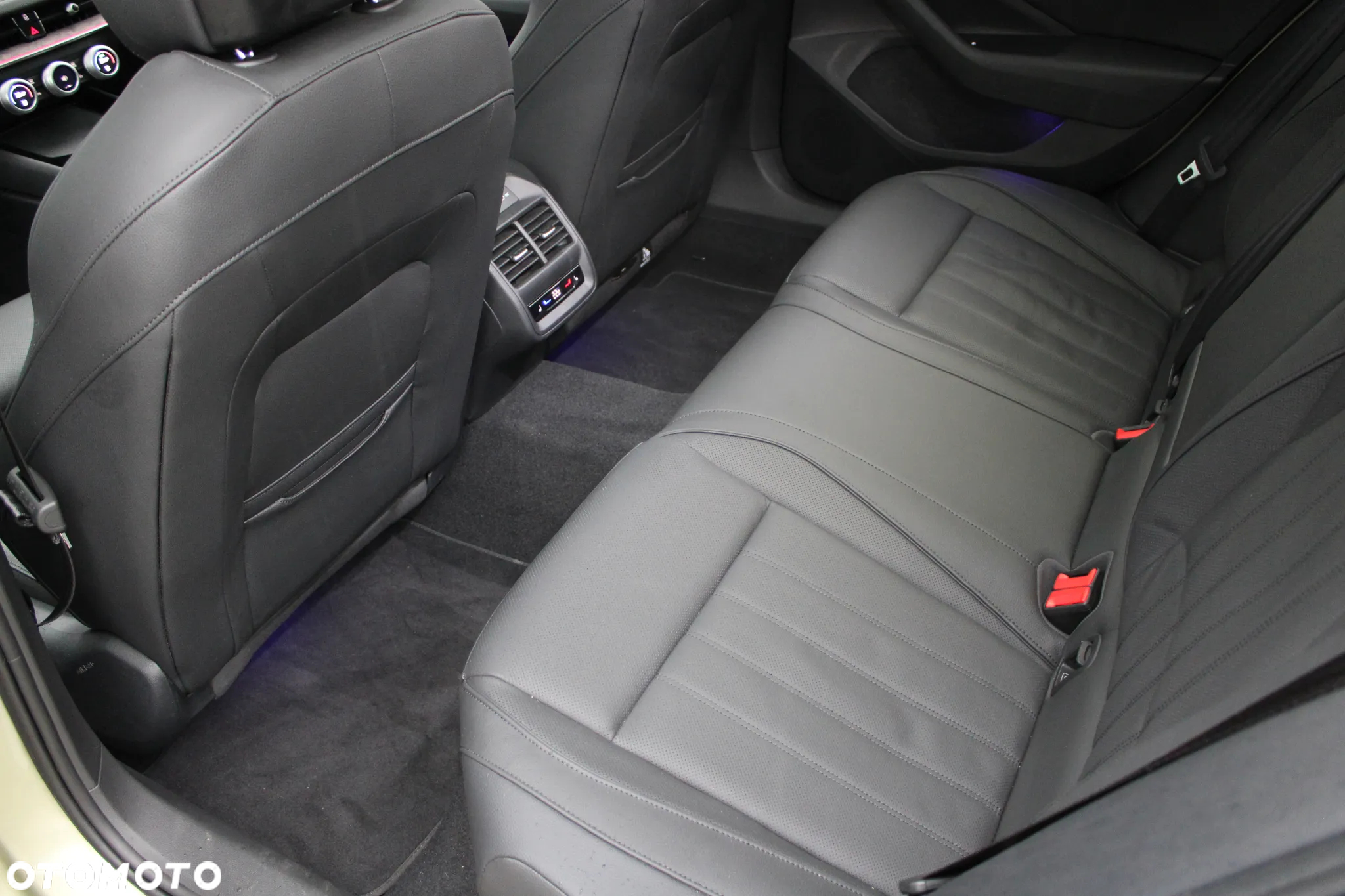 Skoda Superb 2.0 TDI SCR L&K DSG - 14