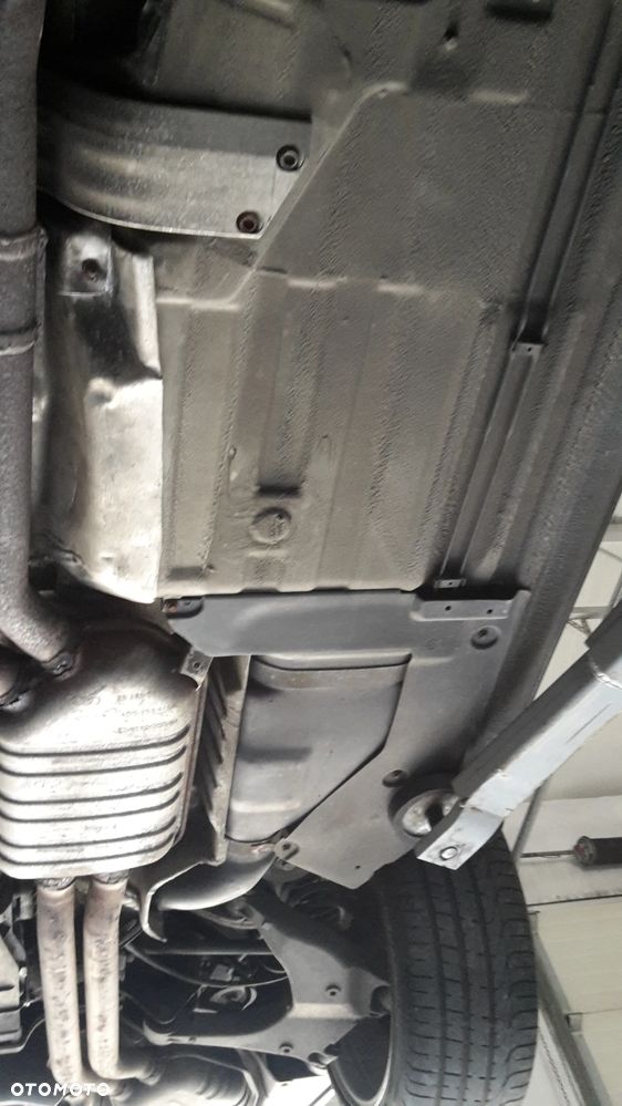 Audi A8 4.2 Quattro - 38