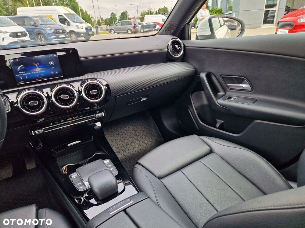 Mercedes-Benz Klasa A 180 Style 7G-DCT - 16