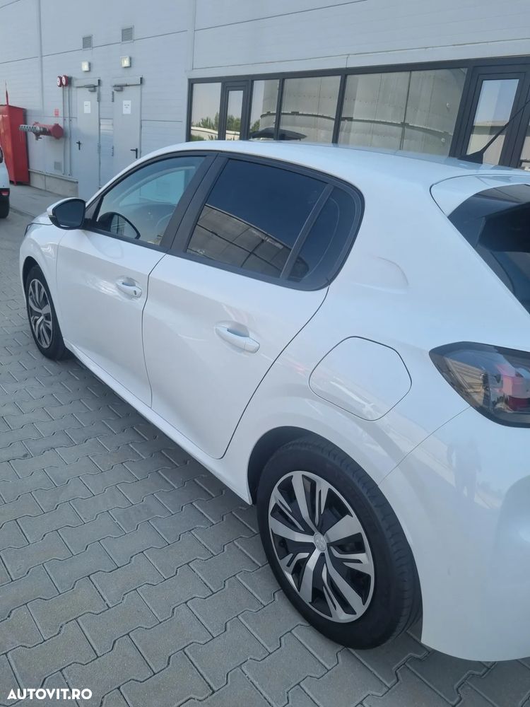 Peugeot 208 - 4