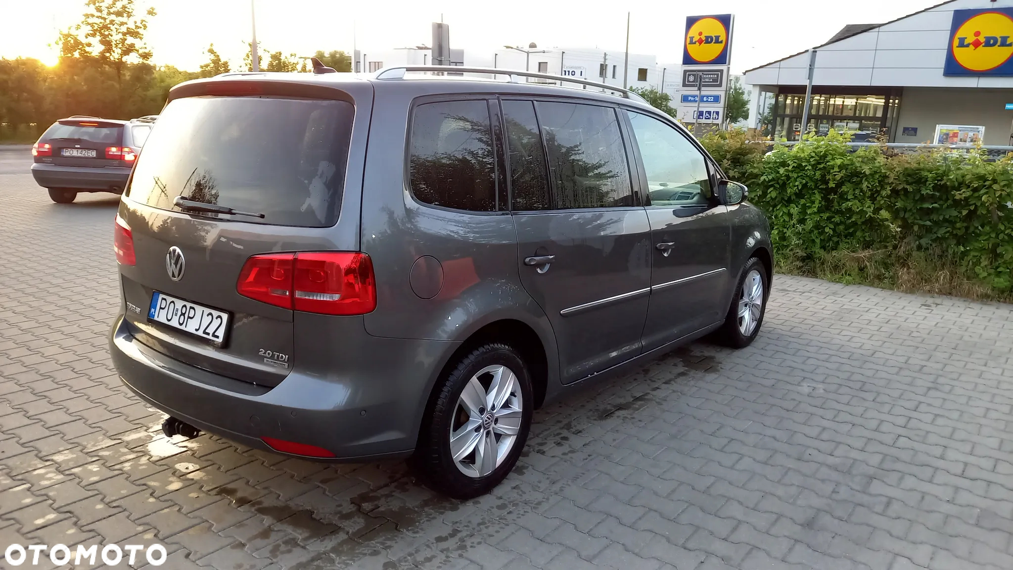Volkswagen Touran 2.0 TDI DPF BlueMotion Technology DSG Highline - 3