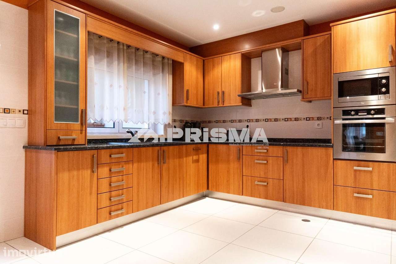 Moradia T5 com logradouro e garagem para venda em Alcains - Grande imagem: 3/40