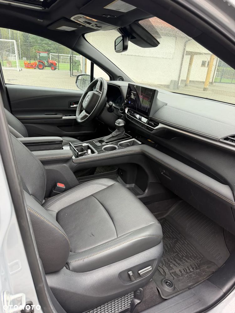 Toyota Sienna - 8