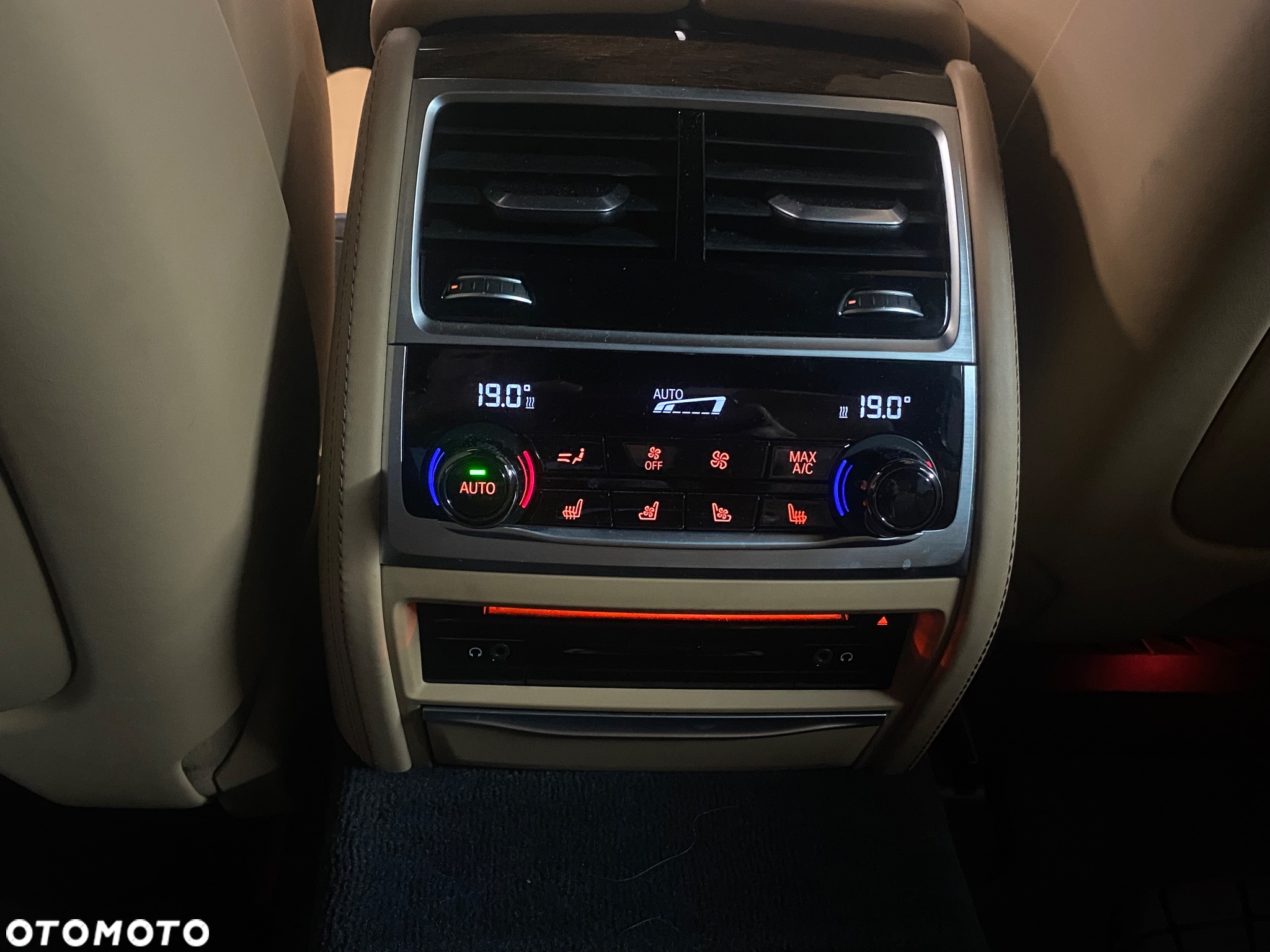 BMW Seria 7 750Li xDrive - 23