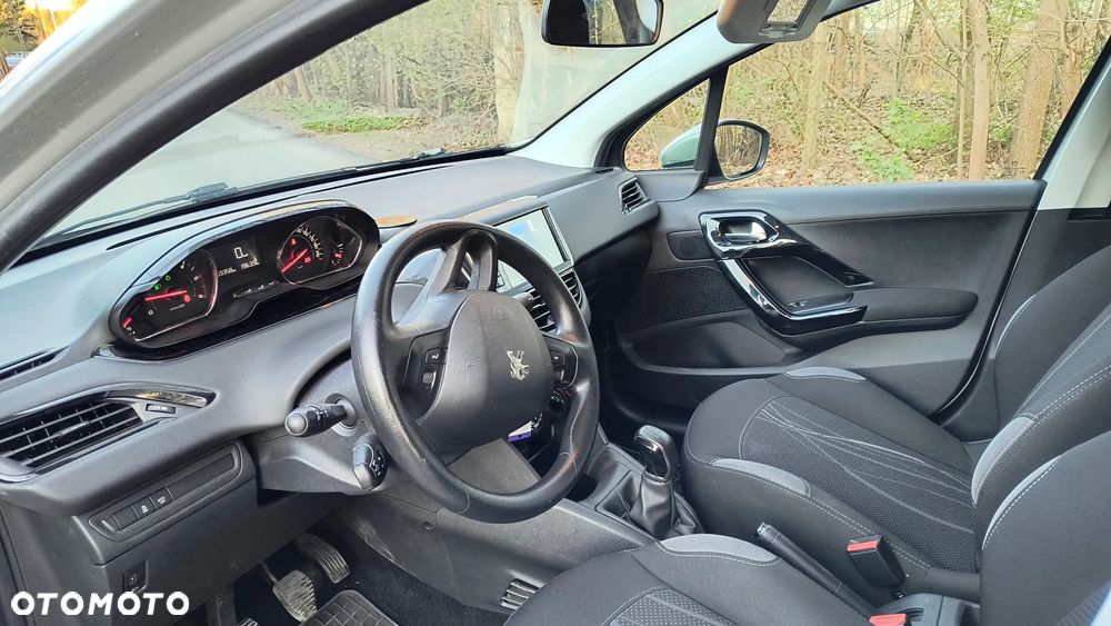 Peugeot 208 - 6