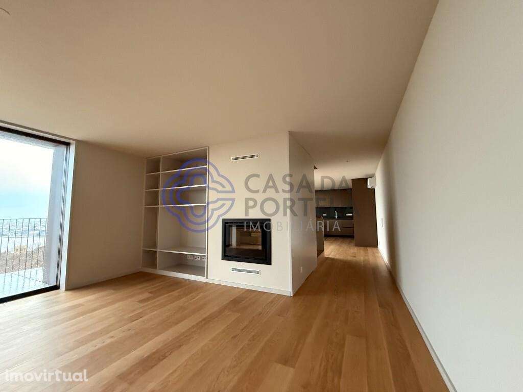 T3 duplex, 3 casas de banho, suite, varanda, ar condicionado, cozinha - Grande imagem: 4/41