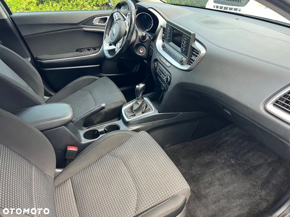 Kia Ceed 1.5 T-GDI Business Line - 13