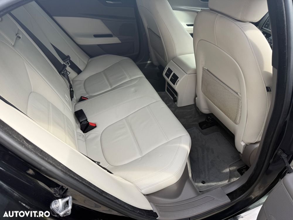 Jaguar XE D180 Aut. R-Dynamic SE - 17