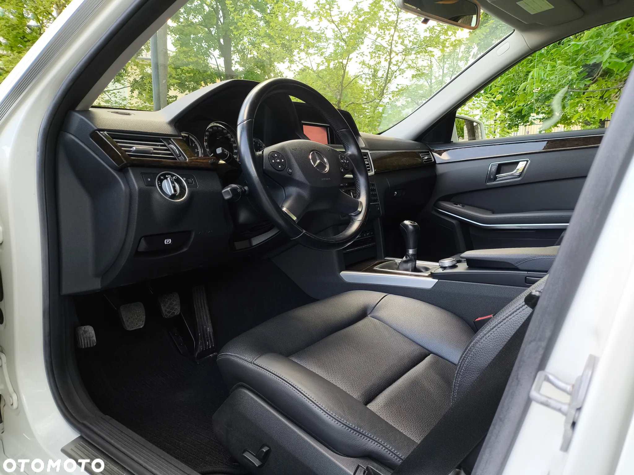 Mercedes-Benz Klasa E 200 T BlueEFFICIENCY - 18