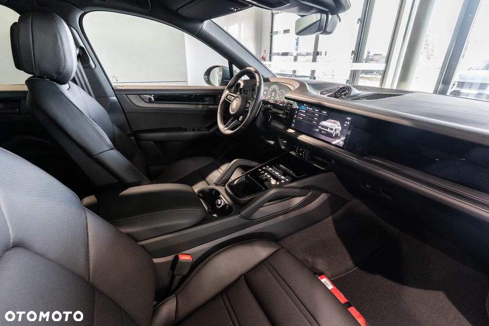 Porsche Cayenne E-Hybrid PHEV Black Edition - 24