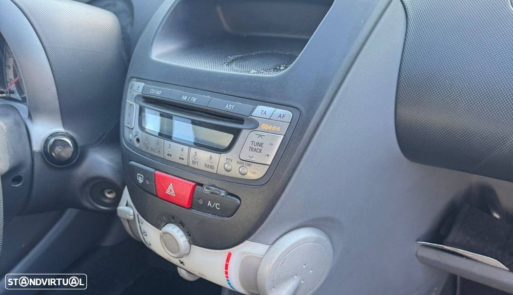 Toyota Aygo 1.0 + AC - 9