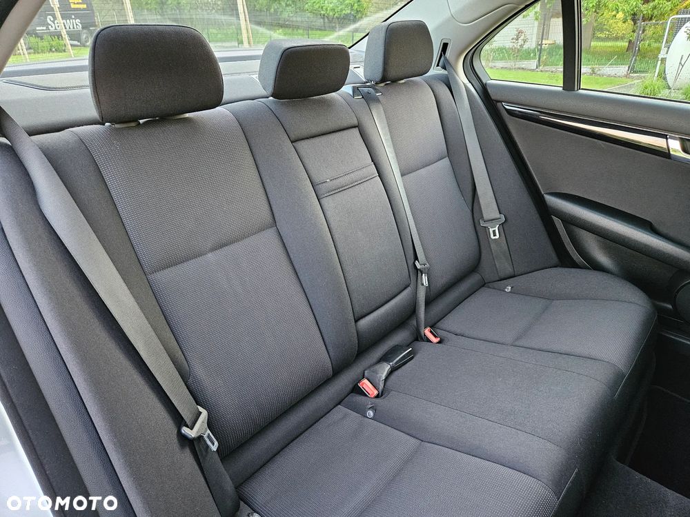 Mercedes-Benz Klasa C 200 CGI BlueEFFICIENCY Elegance - 17