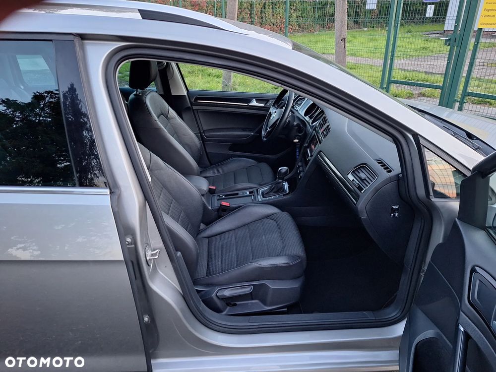 Volkswagen Golf - 34