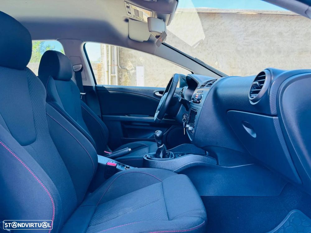 SEAT Leon 2.0 TDI DPF FR - 30