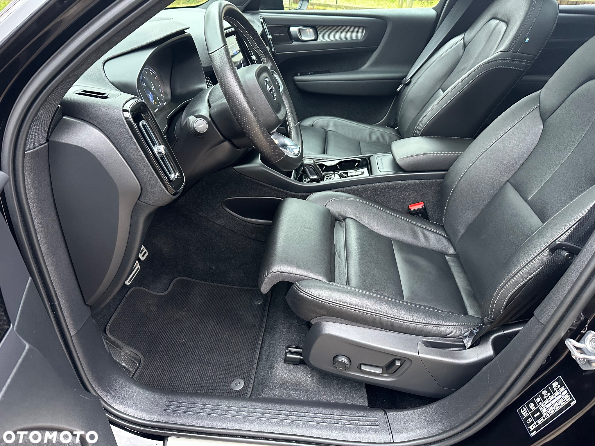Volvo XC 40 B5 B AWD Geartronic RDesign - 12