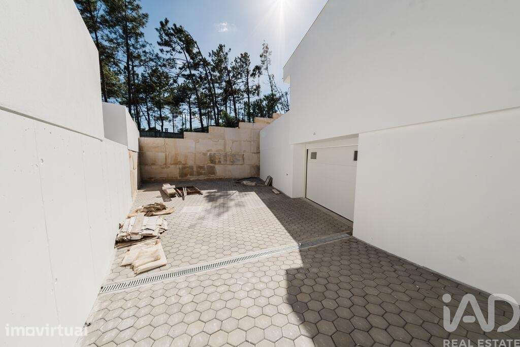 Casa / Villa T4 em Santa Maria, São Pedro e Sobral da Lagoa de 390,00 - Grande imagem: 5/27