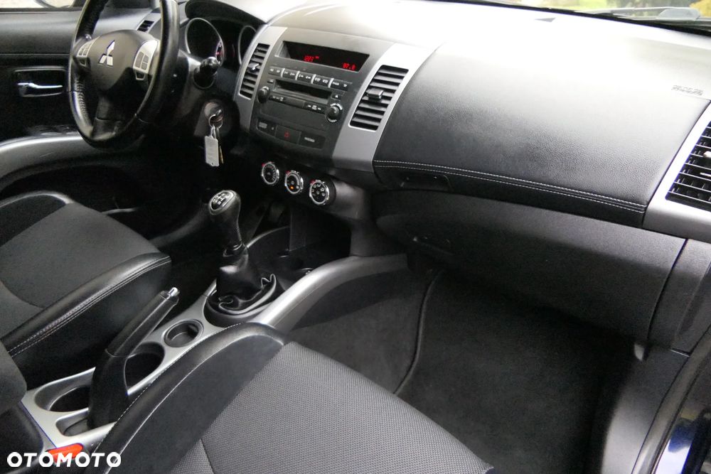 Mitsubishi Outlander 2.0 Intense 2WD - 16