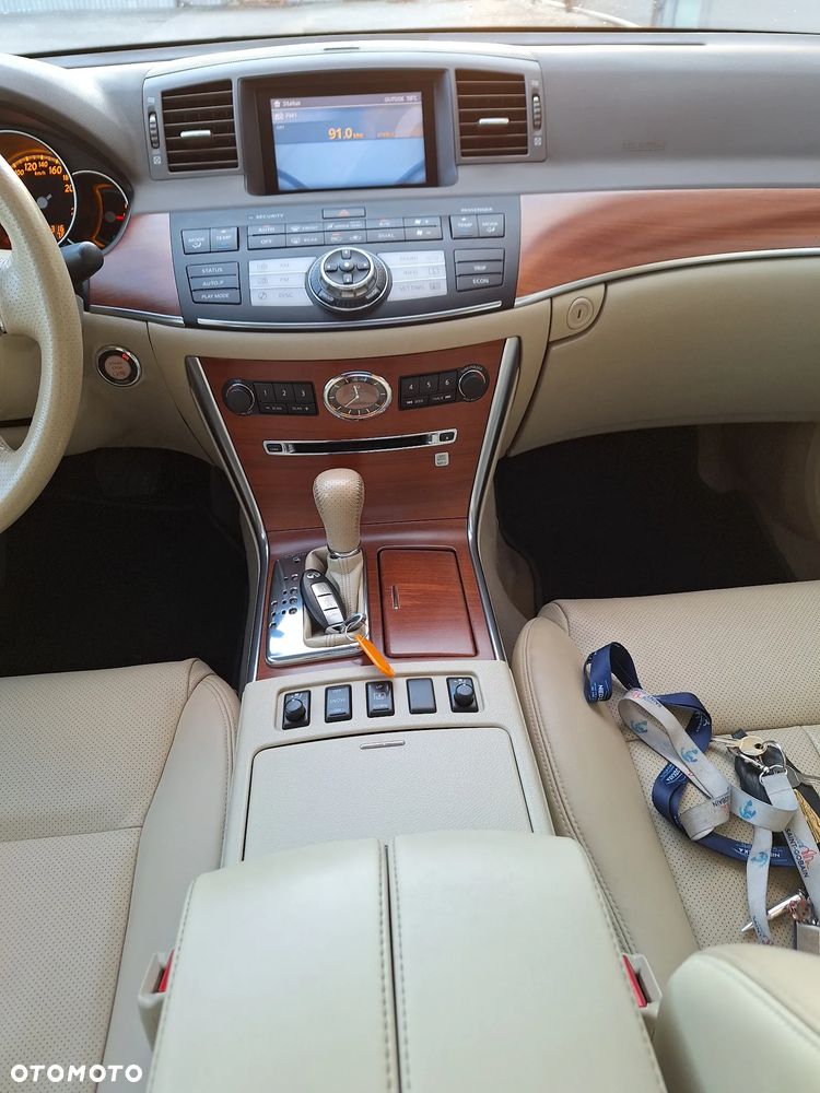 Infiniti M - 26