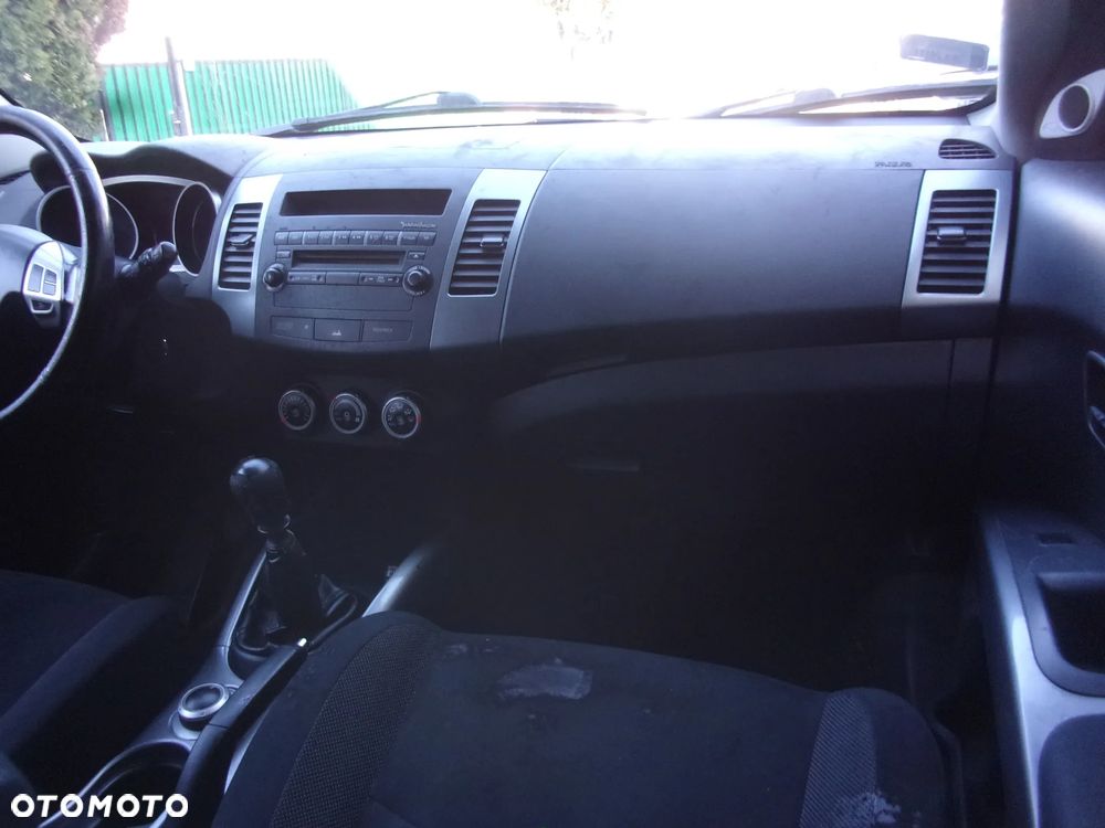 Mitsubishi Outlander - 27