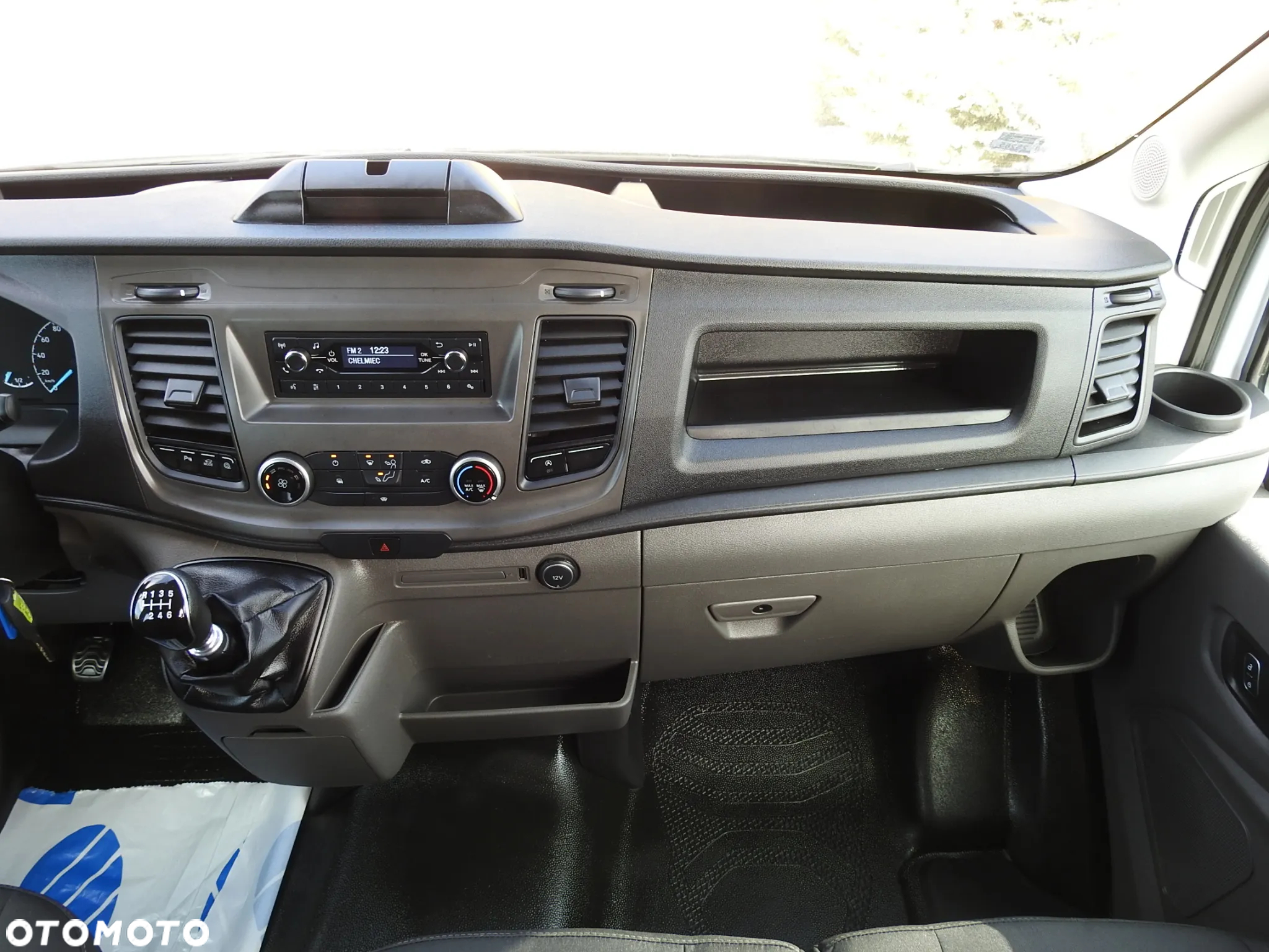 Ford TRANSIT FURGON BRYGADÓWKA 6 MIEJSCA TEMPOMAT KLIMATYZACJA LEDY 130KM [ J78198 ] - 31