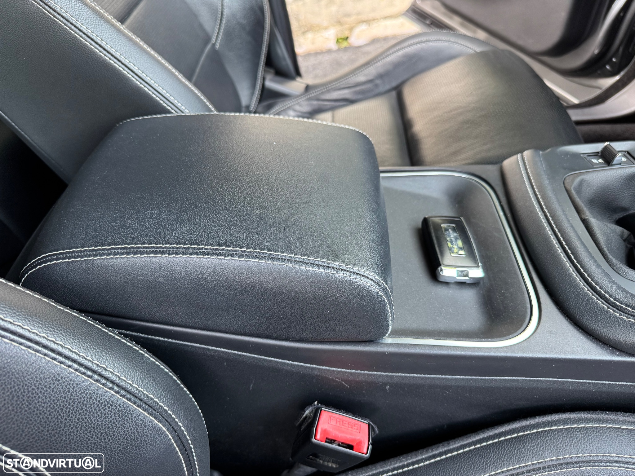 Jaguar E-Pace 2.0 i4D R-Dynamic S - 26