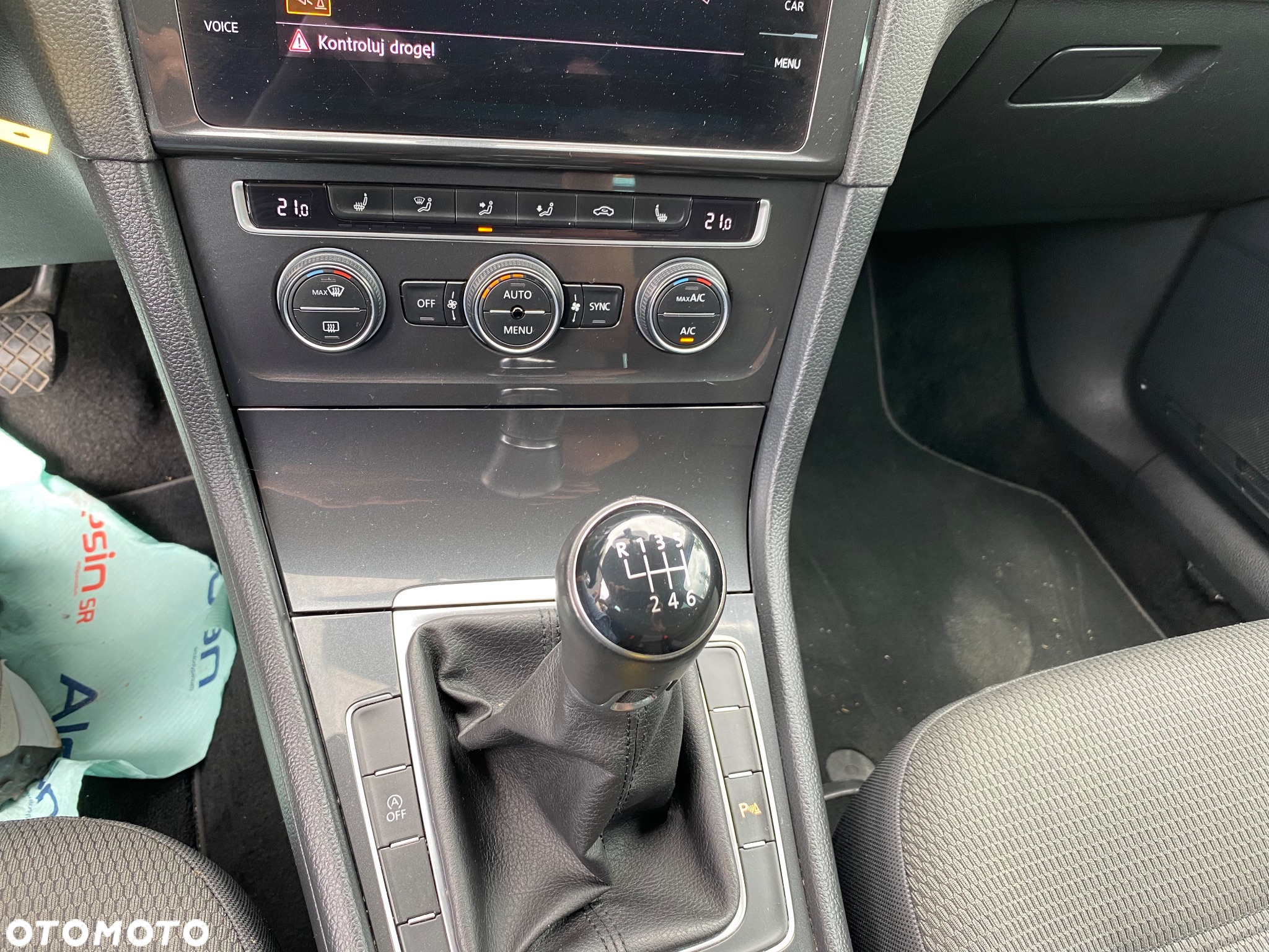 Volkswagen Golf - 22