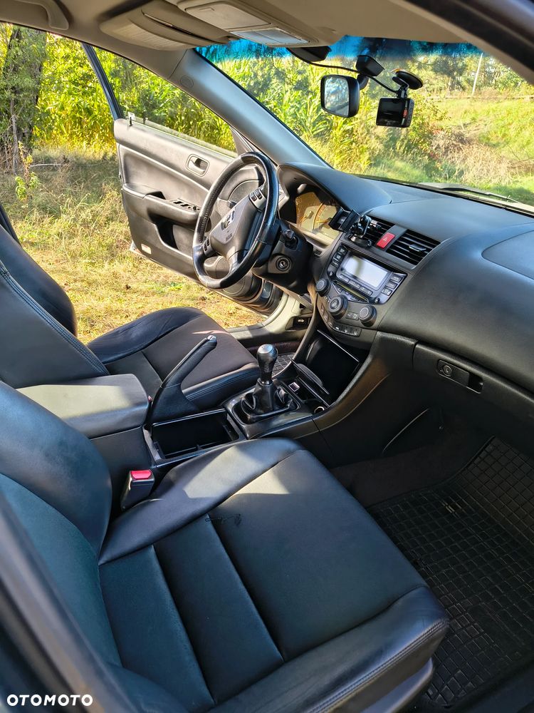 Honda Accord 2.0 Executive - 16