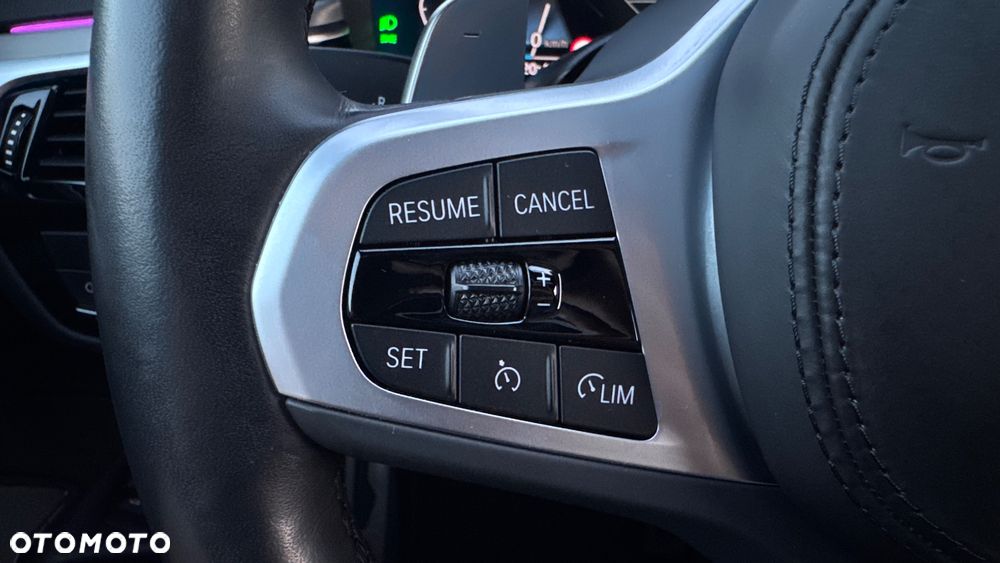 BMW Seria 5 530e xDrive M Sport sport - 32