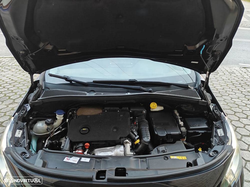 Peugeot 2008 1.5 BlueHDi Style - 25